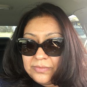 Meet your Posher, Esmeralda